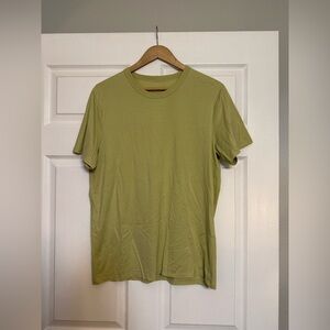 Men’s Lululemon Light Yellow Short Sleeve Tee - Medium